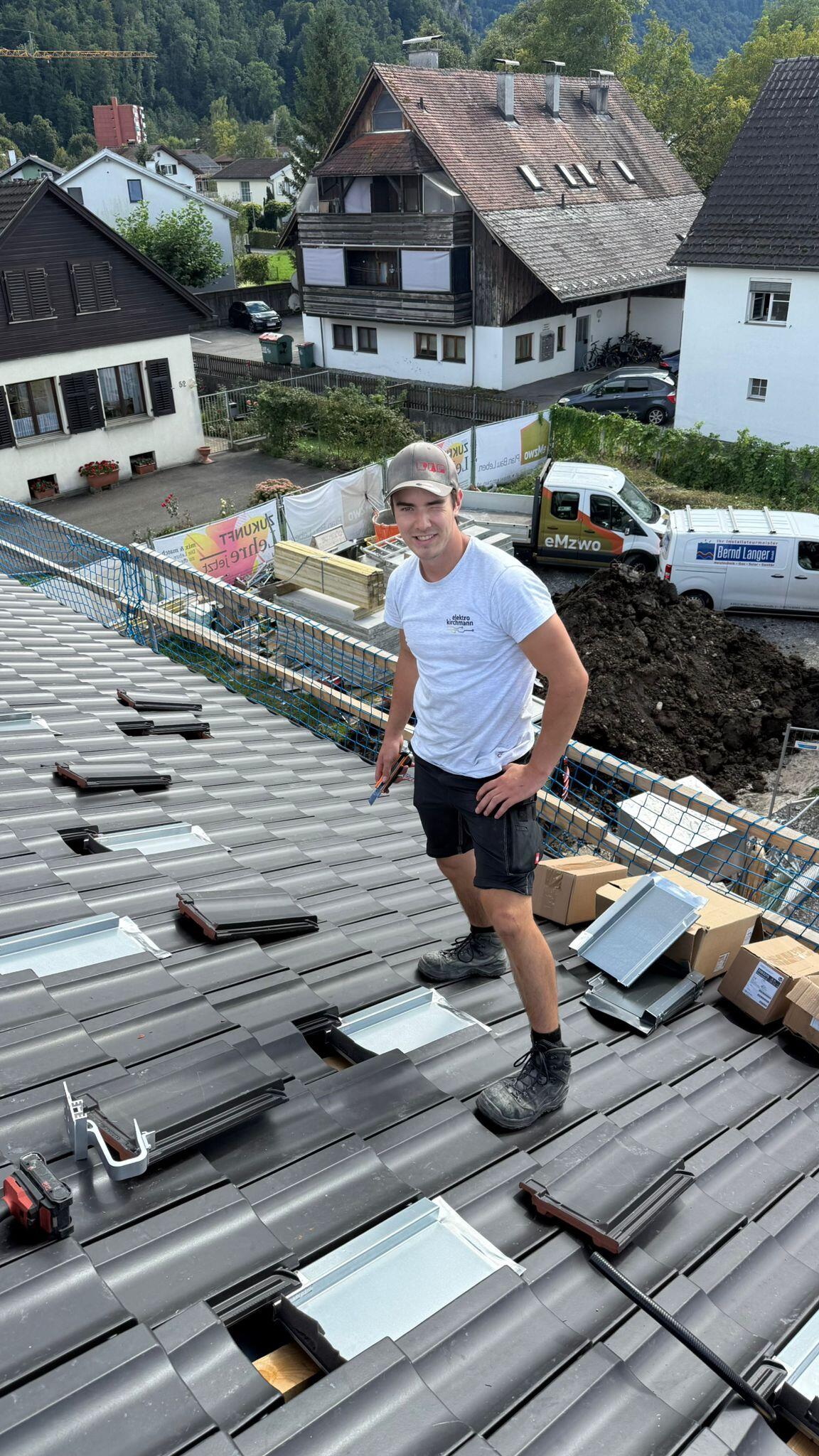 Magnus PV-Anlage montieren